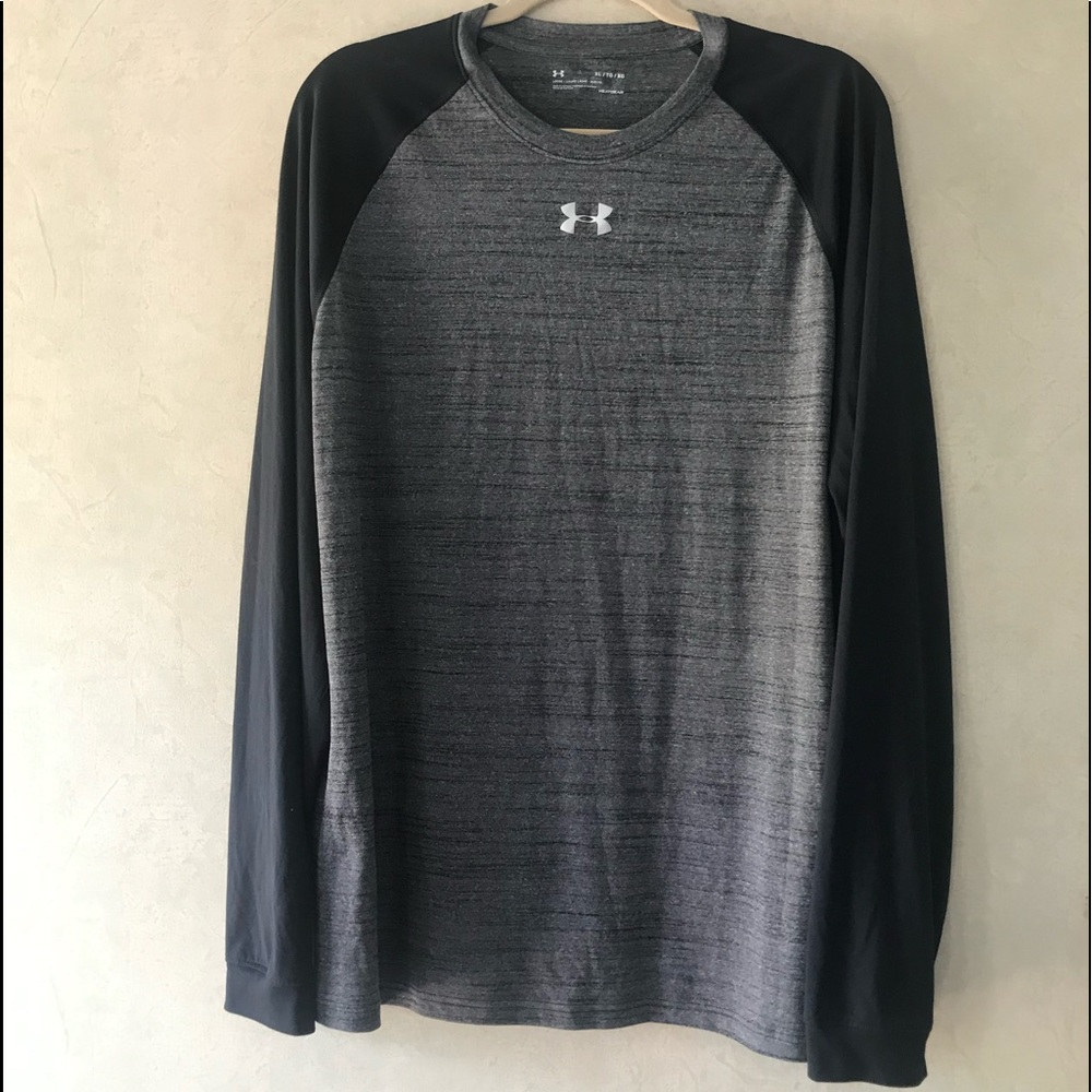 Under armor long sleeve loose heat gear size XL